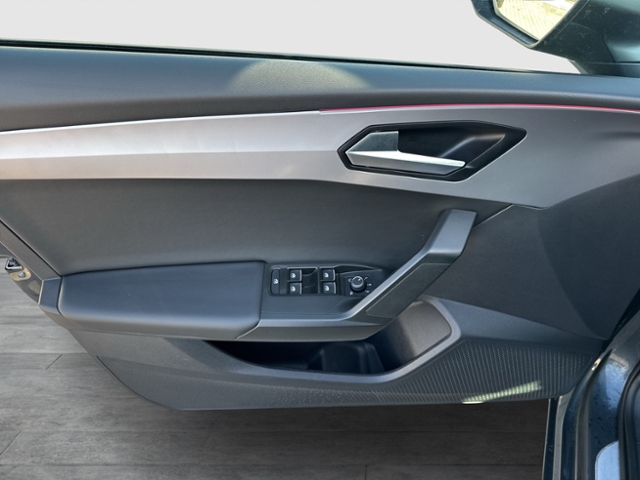 Leon FR 1.5eTSI DSG NAVI AHK KAMERA SHZG LED KLI
