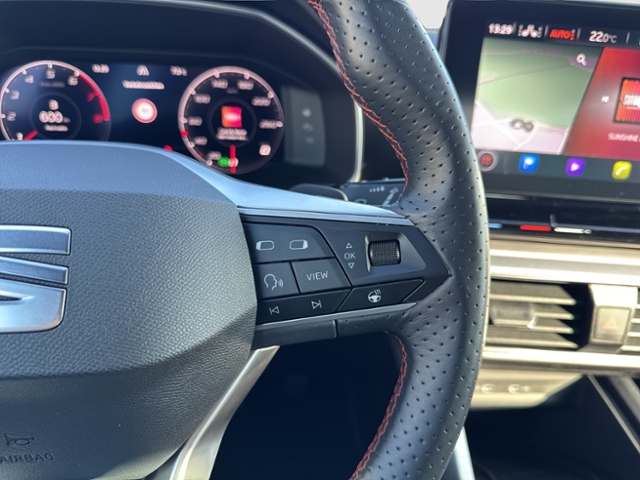 Leon FR 1.5eTSI DSG NAVI AHK KAMERA SHZG LED KLI