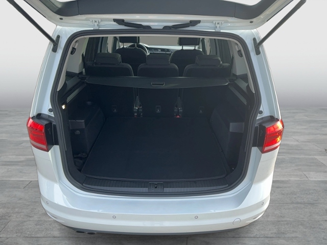Touran MOVE 2.0 TDI DSG PANO NAVI APP-CON ACC DA
