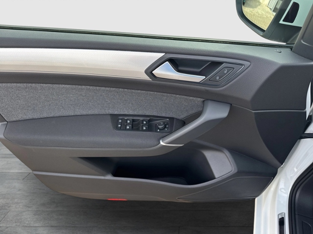 Touran MOVE 2.0 TDI DSG PANO NAVI APP-CON ACC DA