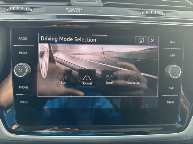 Touran MOVE 2.0 TDI DSG PANO NAVI APP-CON ACC DA