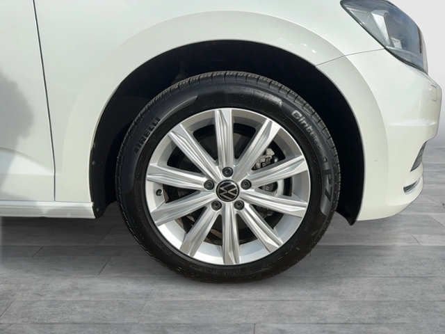 Touran MOVE 2.0 TDI DSG PANO NAVI APP-CON ACC DA