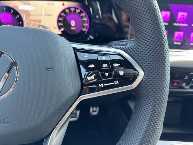 Golf VIII R-LINE 1.5 eTSI DSG PANO REAR VIEW MAT