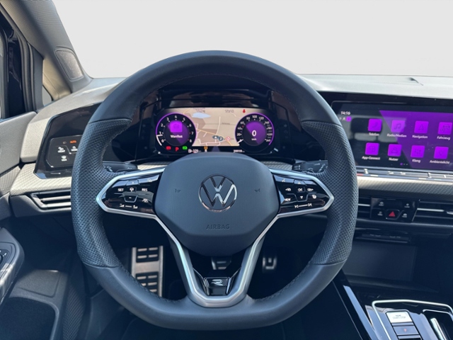Golf VIII R-LINE 1.5 eTSI DSG PANO REAR VIEW MAT
