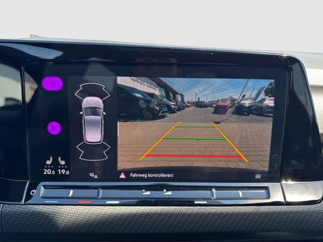 Golf VIII R-LINE 1.5 eTSI DSG PANO REAR VIEW MAT
