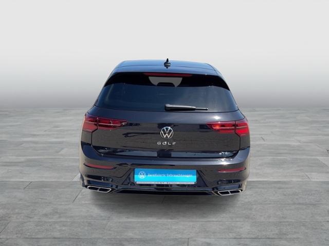 Golf VIII R-LINE 1.5 eTSI DSG PANO REAR VIEW MAT