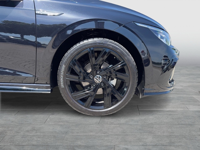 Golf VIII R-LINE 1.5 eTSI DSG PANO REAR VIEW MAT