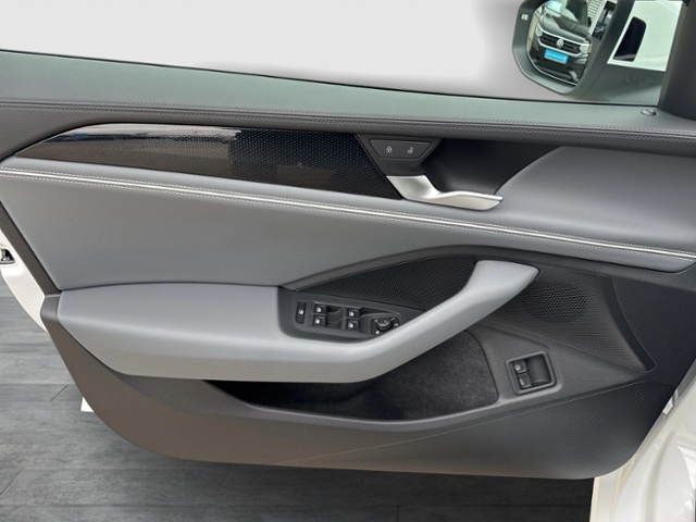 Passat Variant BUISNESS 1.5 TSI eHYBRID DSG REAR