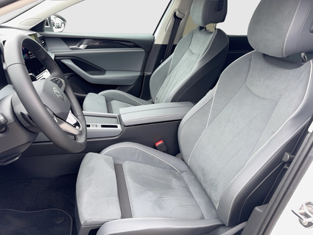 Passat Variant BUISNESS 1.5 TSI eHYBRID DSG REAR