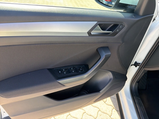 T-Roc LIFE 1.0 TSI REAR VIEW AHK LED SHZG PDC PA