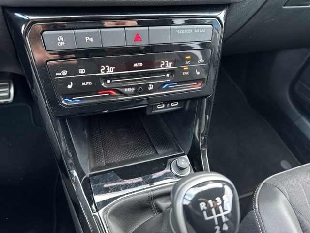 T-Cross GOAL 1.0 TSI REAR VIEW DAB+APP-CON LED A
