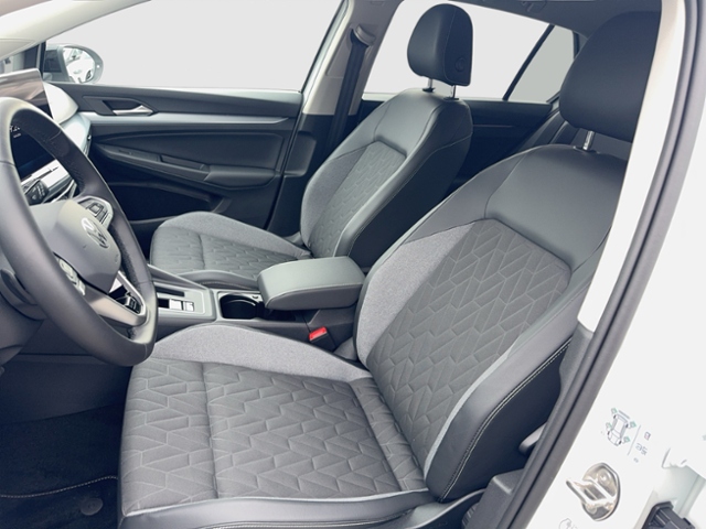 Golf VIII GOAL 1,5 l eHybrid DSG REAR VIEW AKH D