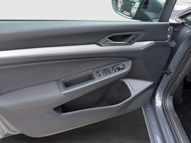 Golf VIII COMFORTLINE 1.0 TSI DSG NAVI REAR VIEW