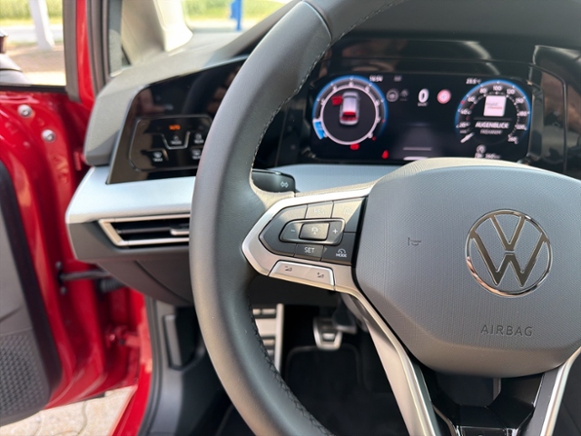Golf VIII LIFE GOAL 1.5 TSI REAR VIEW NAVI AHK L