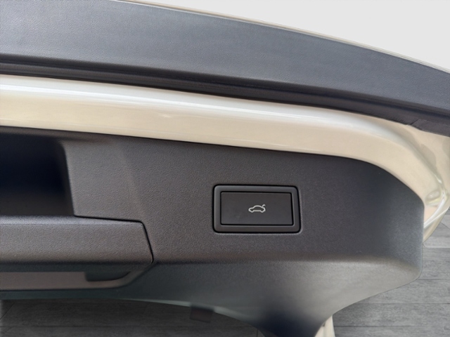 ID.5 PRO HEAD-UP AREA VIEW IQ LIGHT HARMAN KAARD